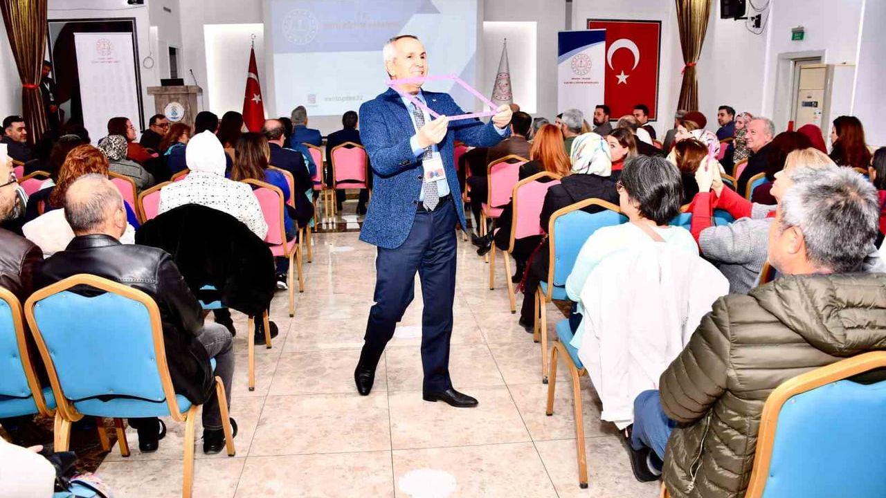 Silifke'de sınıf öğretmenlerine Türkiye Yüzyılı Maarif Modeli tanıtıldı