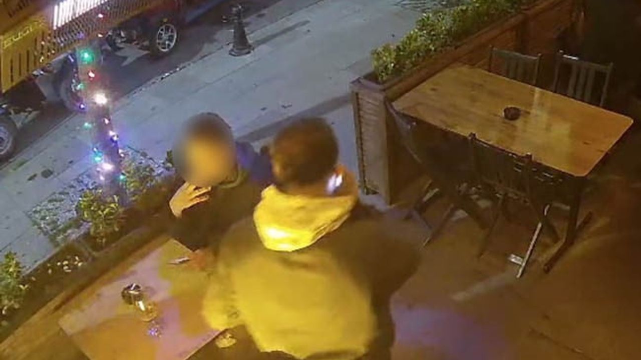 Silivri'de iki kişi hesabı ödemeden kaçtı; anlar güvenlik kamerasında