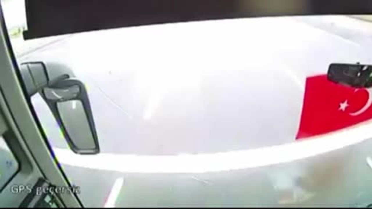 Silivri'de kafa kafaya çarpışma: Anne ve baba hayatını kaybetti, 16 yaşındaki çocuk ağır yaralı