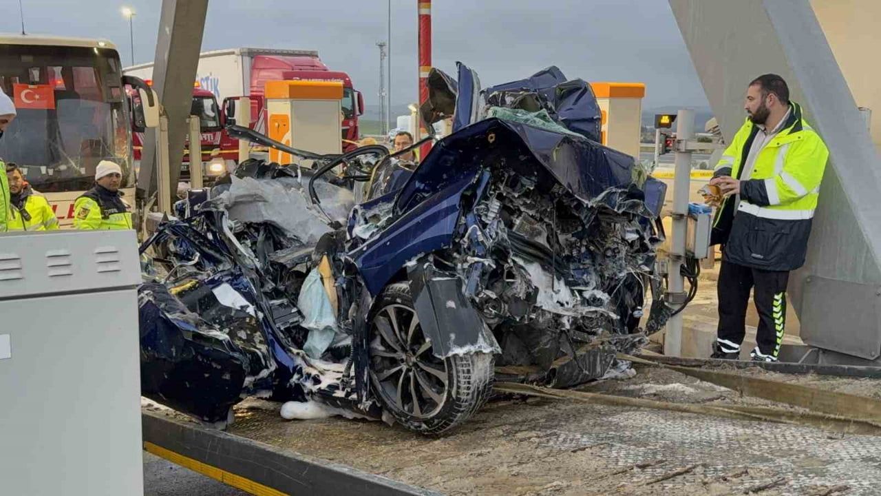 Silivri Kuzey Marmara'da gişelerde çarpışma: 2 ölü, 1 ağır yaralı