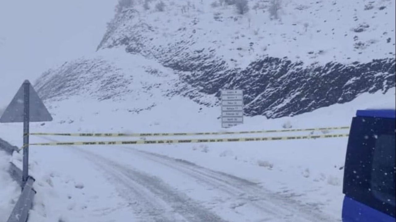 Sincik-Malatya Karayolu Yoğun Kar Nedeniyle Ulaşıma Kapandı