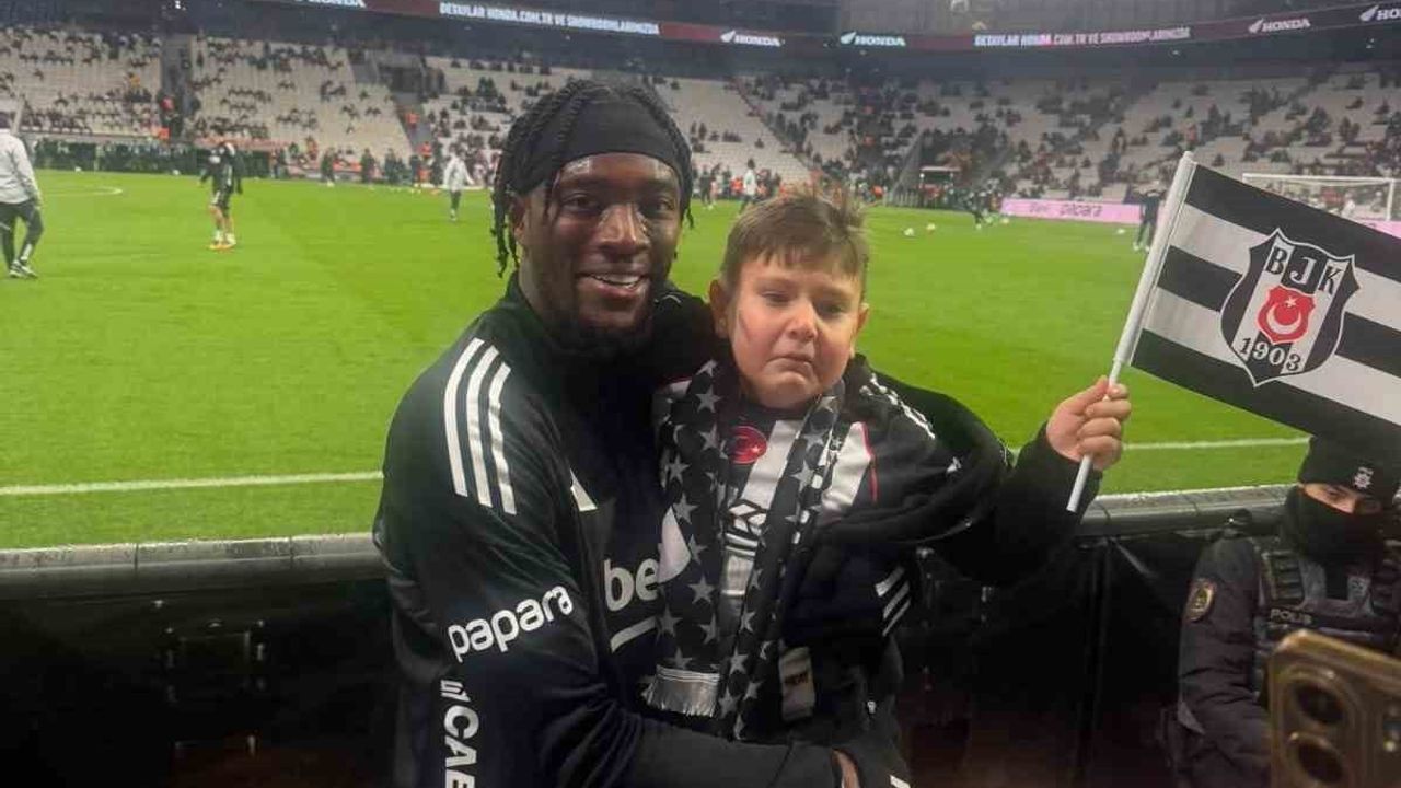 Sındırgılı depremzede gençler Beşiktaş-Kayserispor maçında moral buldu