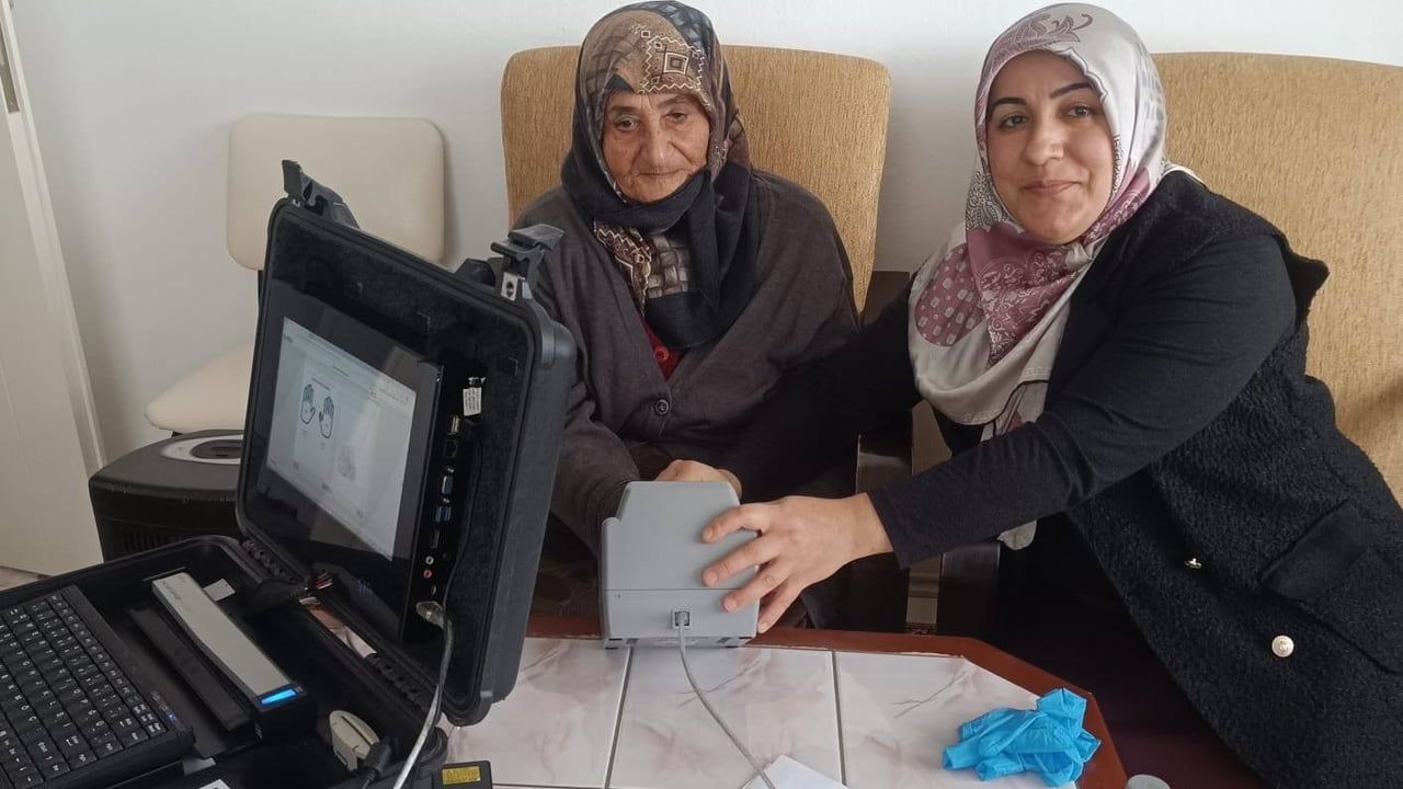 Sinop’ta 'Adreste Nüfus Hizmeti' ile evde kimlik kartı başvuruları sürüyor