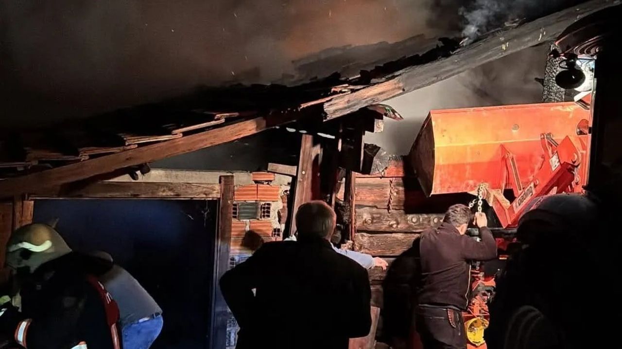 Sinop'ta Boyabat Akyörük Köyü'nde Samanlık Yangını Kontrol Altına Alındı