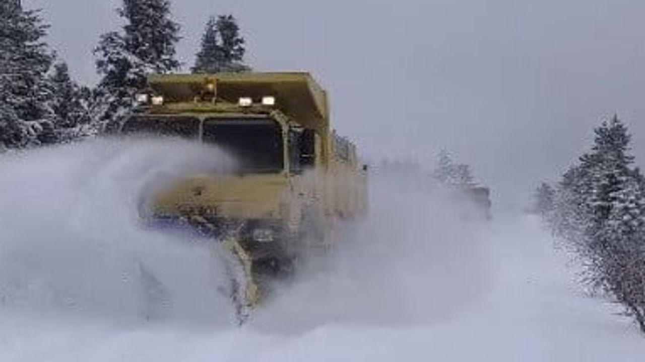 Sinop'ta Kar Etkisi: 56 Köy Yolu Kapalı, Ayancık'ta 5 Köyde Enerji Kesintisi