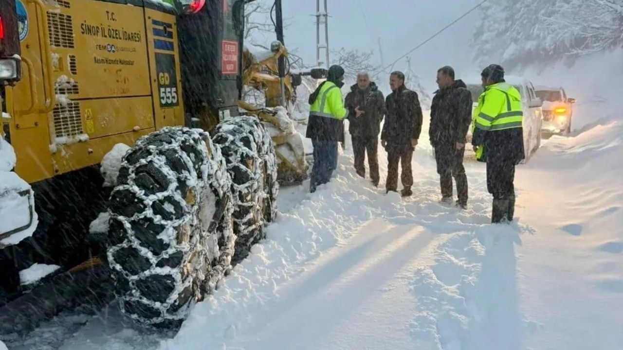 Sinop’ta karla mücadele: 66 iş makinesi ve 150 personelle 7/24 müdahale