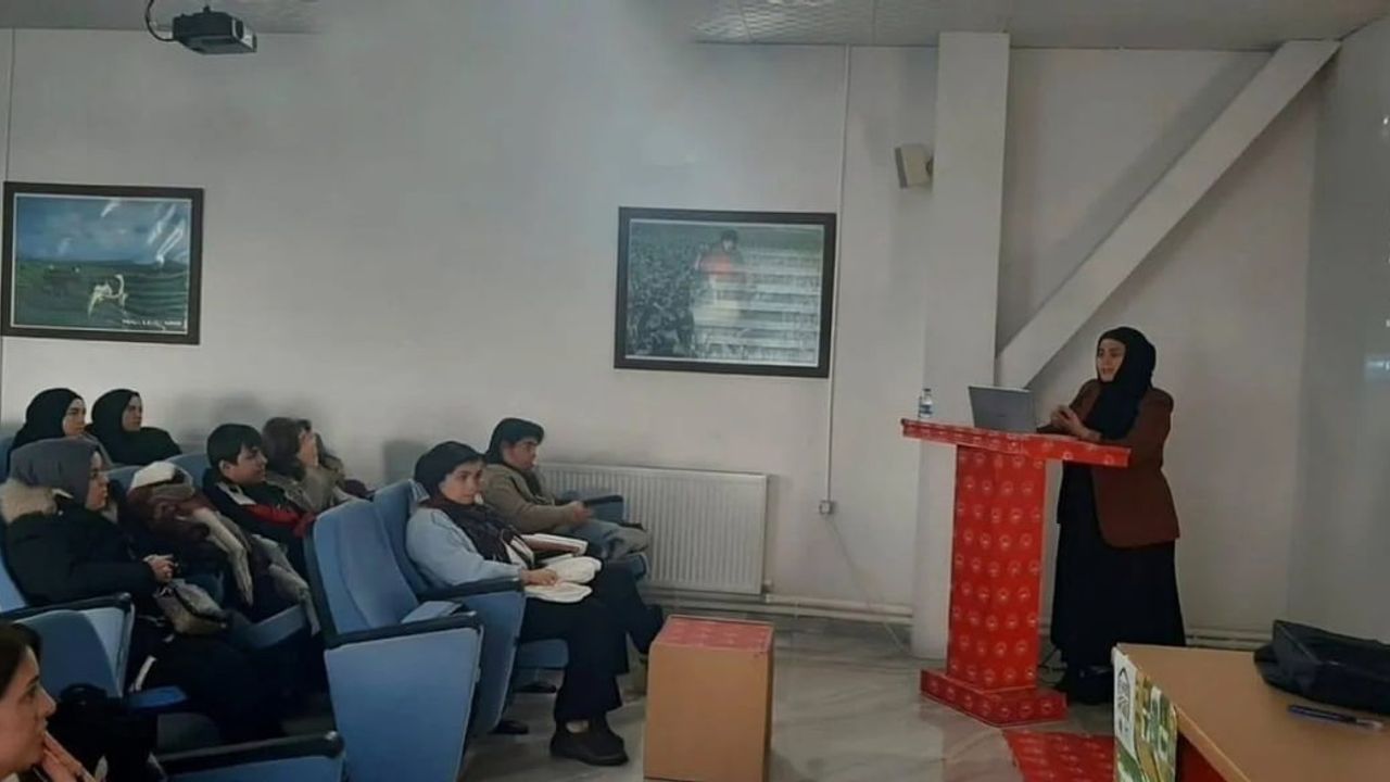 Sinop'ta okul yemekhane ve kantin çalışanlarına gıda güvenliği ve hijyen eğitimi