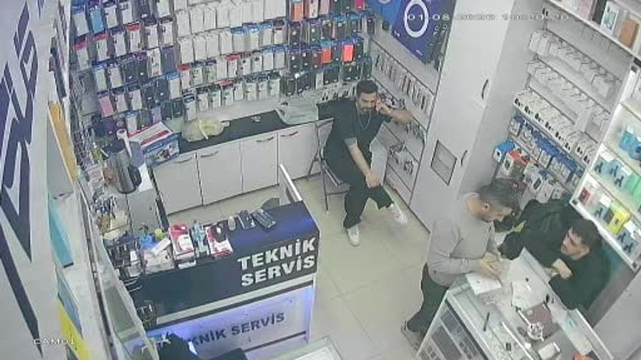 Sirkeci Doğubank’ta işten çıkarılan kişi iş yerine silahla ateş açtı