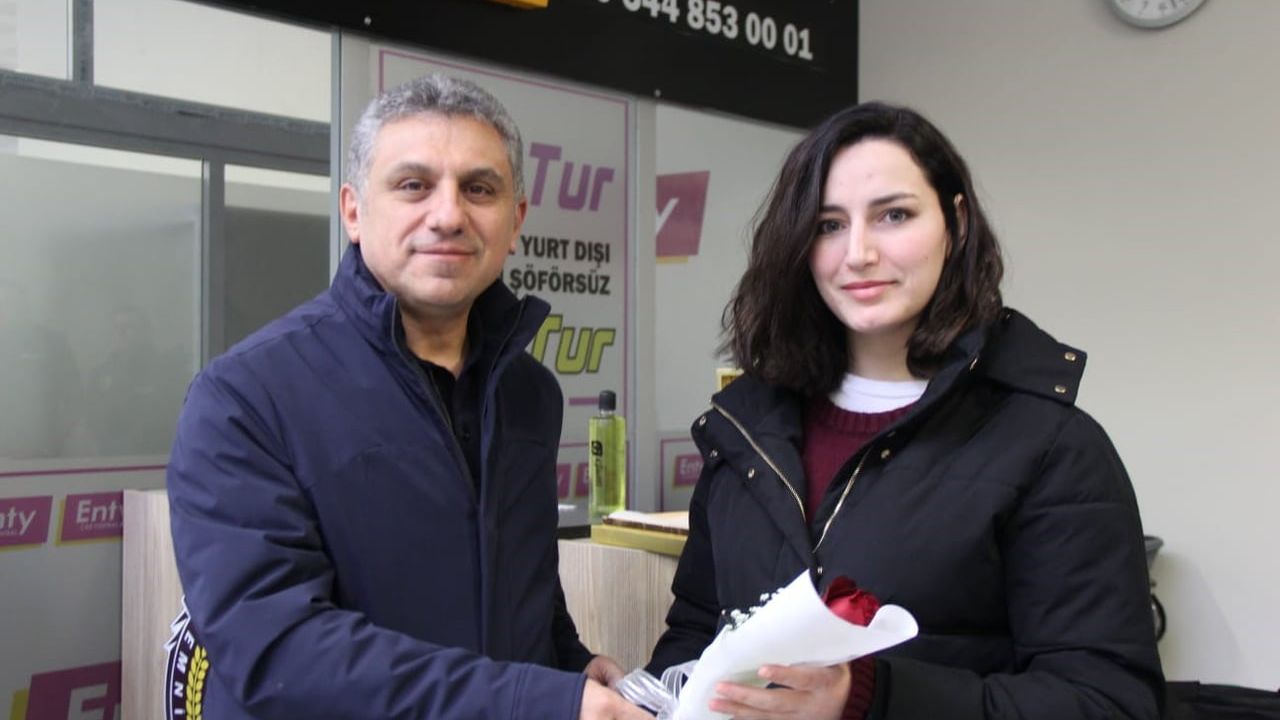 Şırnak’a atanan öğretmenlere Şerafettin Elçi Havalimanı'nda çiçekli karşılama ve kahvaltı programı