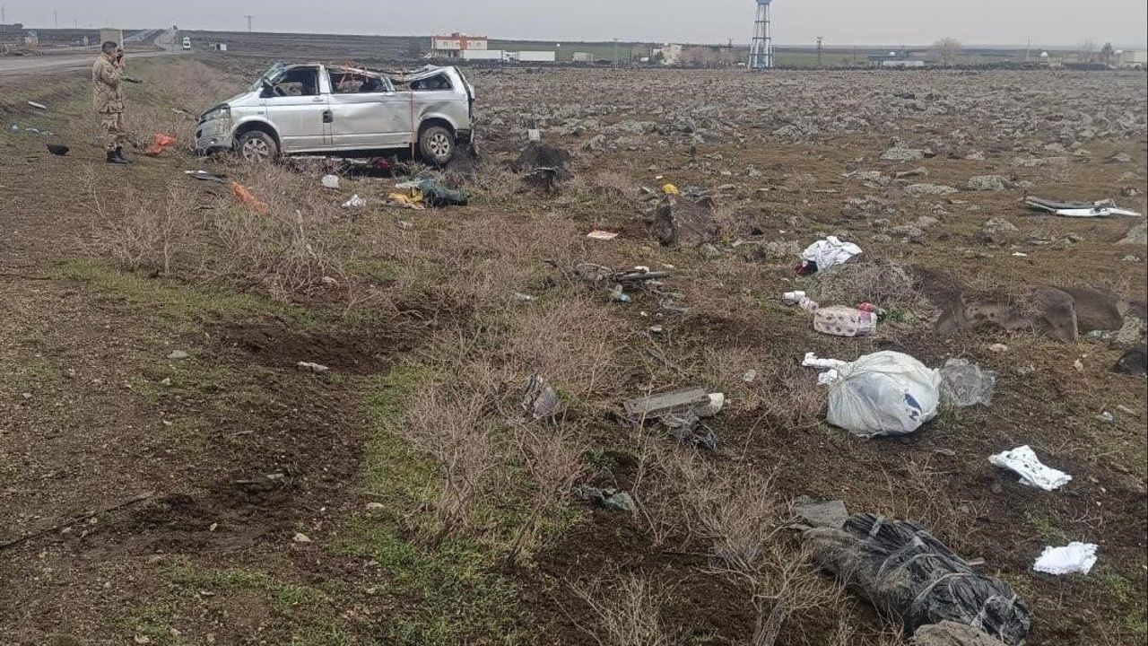 Şırnak İdil'de kamyonet devrildi: Irak uyruklu 2 kişi hayatını kaybetti, 6 yaralı