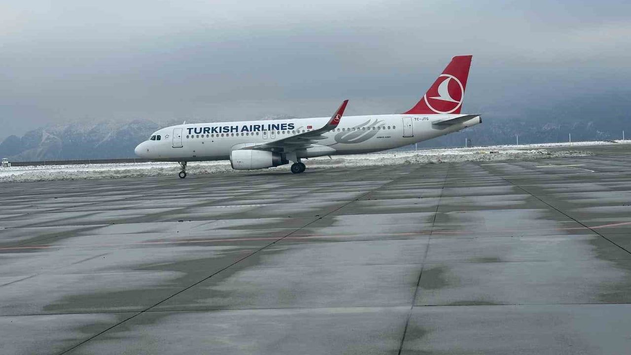 Şırnak Şerafettin Elçi Havalimanı, 3 gün sonra uçuşlara yeniden açıldı