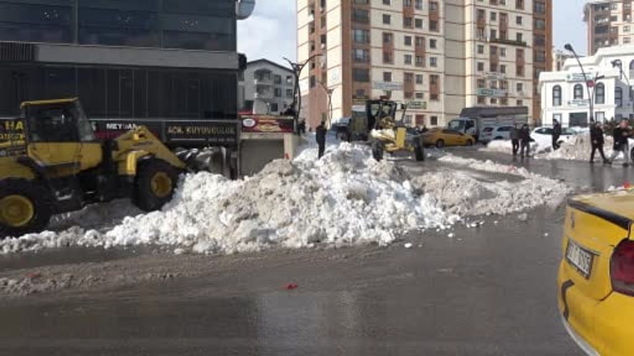 Şırnak'ta 5 günlük yoğun kar yağışı sahadaki kurum koordinasyonu ile yönetildi