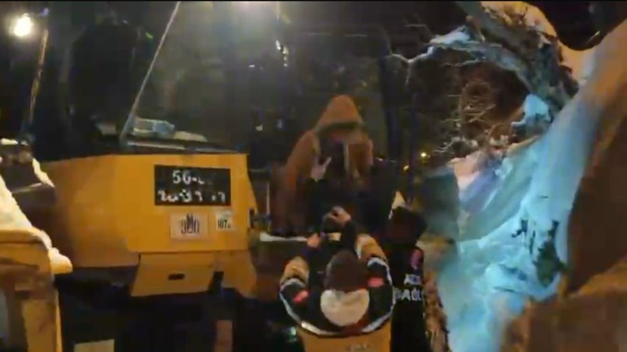 Şirvan'da soba devrilmesi: 10 yaşındaki çocuk iş makinasıyla tahliye edilip sağlık ekiplerine teslim edildi