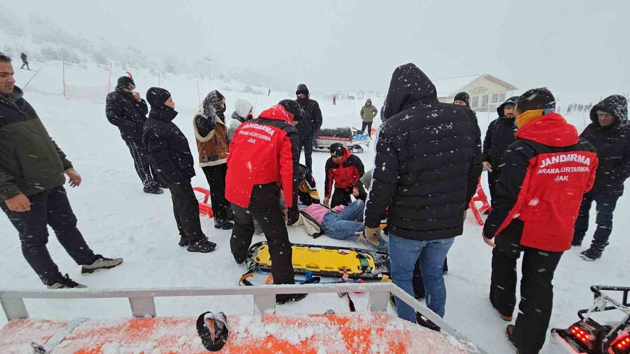 Sis ve yağışa rağmen Keltepe Kayak Merkezi'ne yoğun ilgi