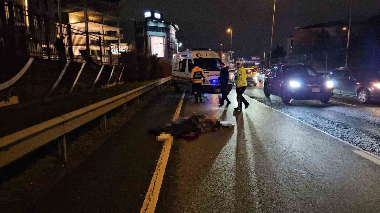 Şişli D-100'de motosiklet bariyerlere çarpması sonucu sürücü hayatını kaybetti