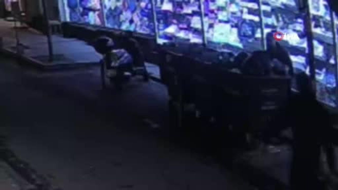 Şişli'de cesedin valizle taşınıp çöp konteynırına bırakıldığı anlar güvenlik kamerasında