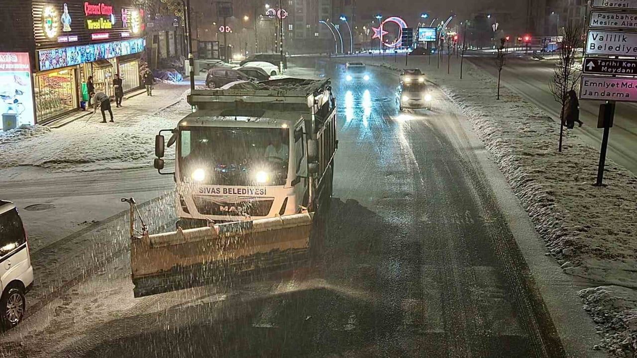 Sivas Belediyesi 65 mahallede eş zamanlı müdahale gerçekleştiriyor