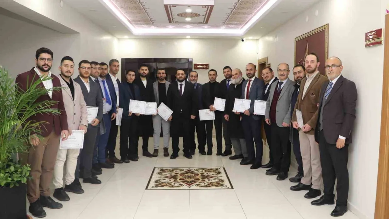 Sivas'ta 12 haftalık Talim Tashih-i Huruf eğitimi tamamlandı