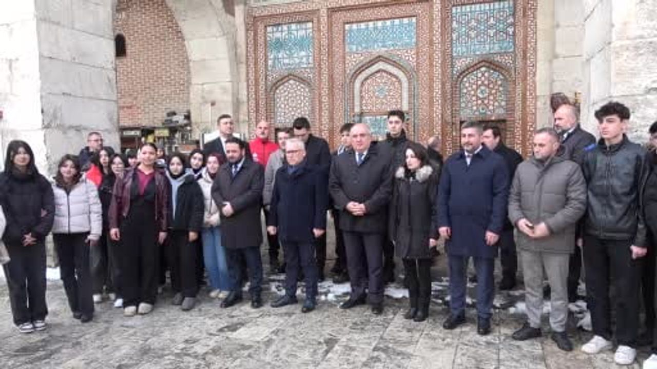 Sivas'ta I. İzzeddin Keykavus, 806. ölüm yıldönümünde Şifahiye Medresesi'ndeki kabri başında anıldı