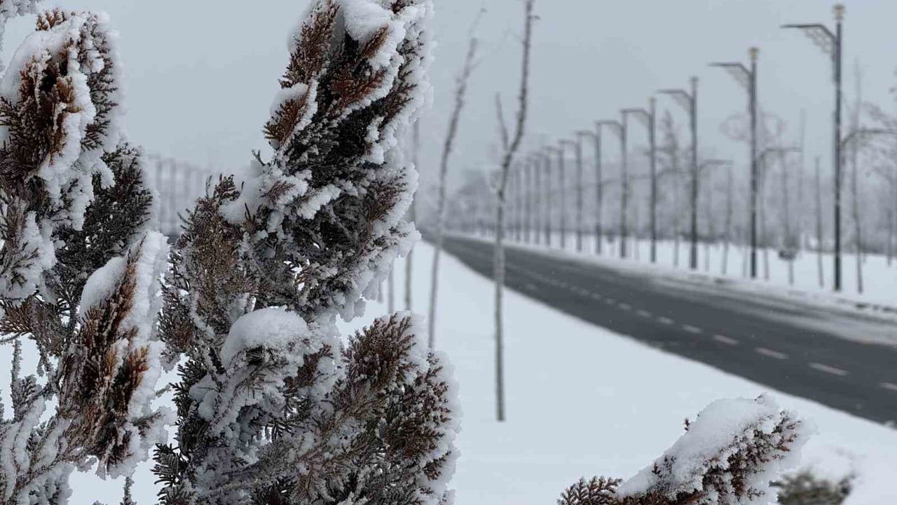 Sivas'ta sıcaklıklar -22°C'ye indi: Kızılırmak ve kent dokusu kısmen dondu