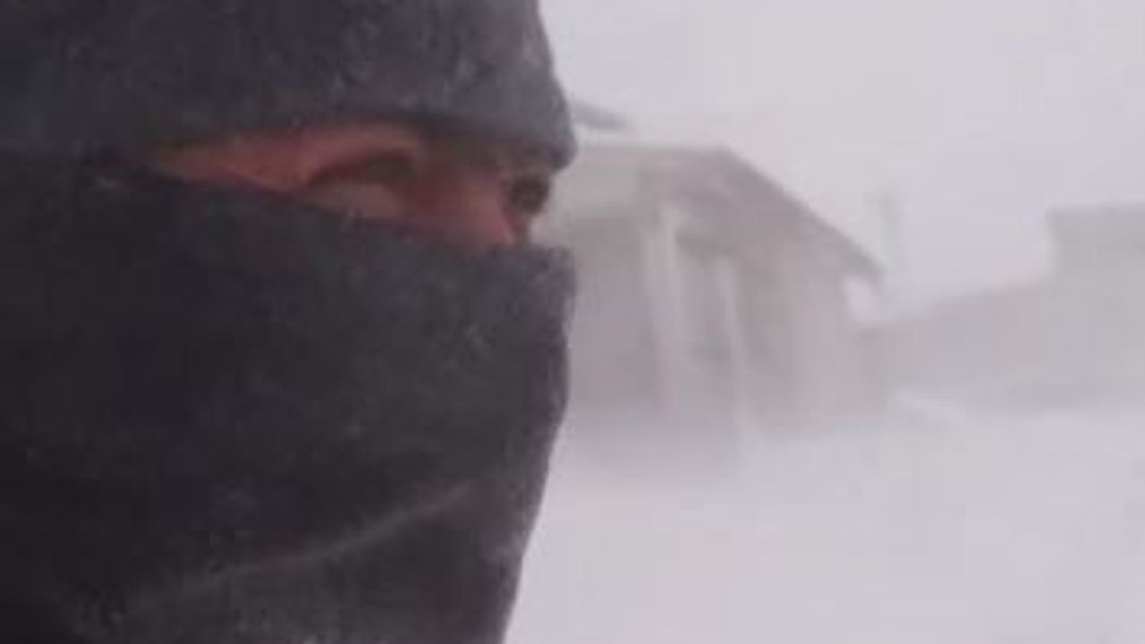 Sivas'ta tipi yaşamı aksattı: Altınyayla'da kar kalınlığı yer yer 3 metreye ulaştı