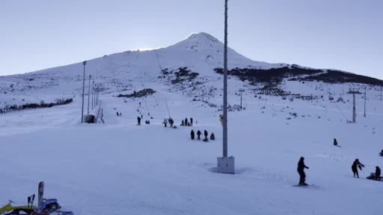 Sivas’ta Yıldız Dağı sezonu açtı: Kar 1 metreyi aştı, birçok pist kayakseverlere açıldı