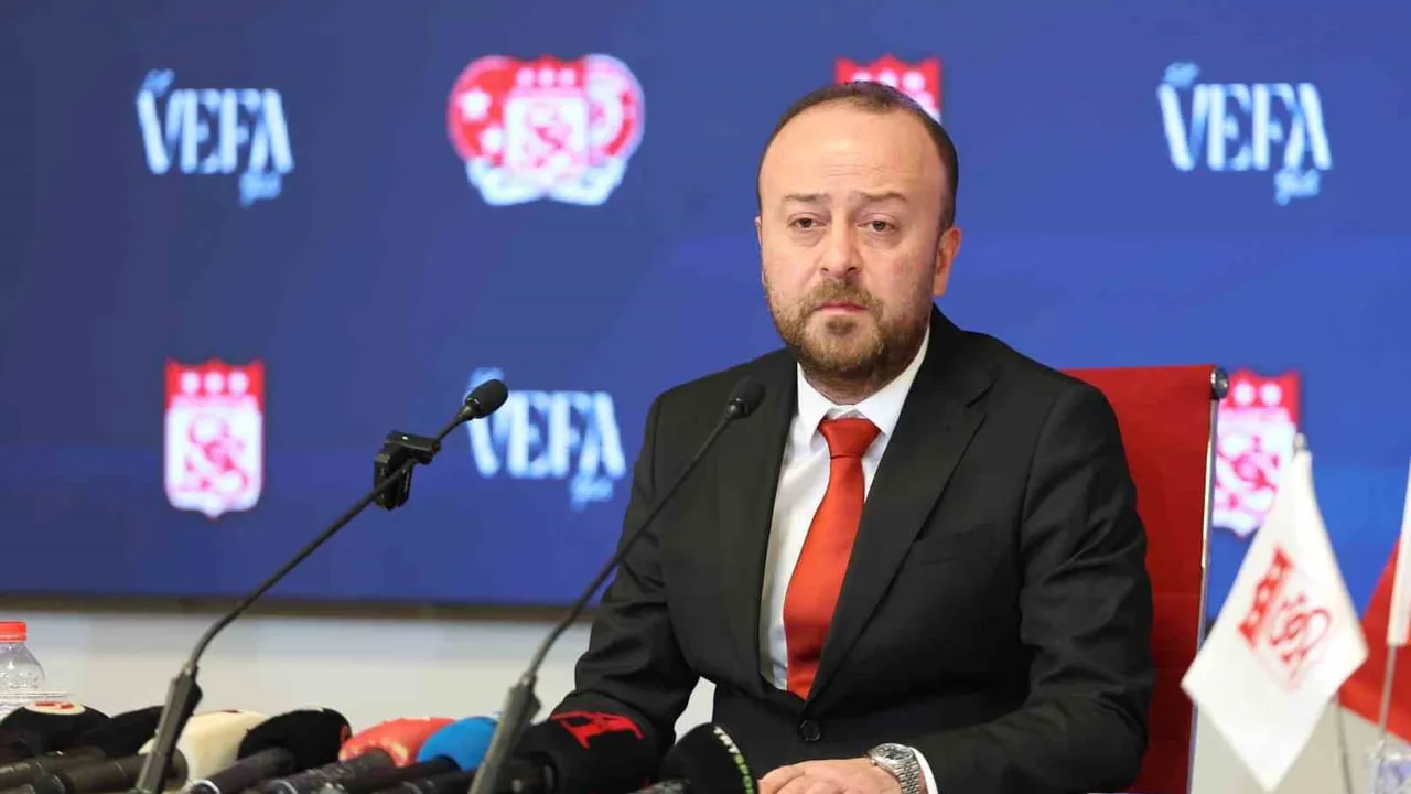 Sivasspor Başkanı Burak Özçoban: Transfer yasağı önümüzdeki hafta kalkacak