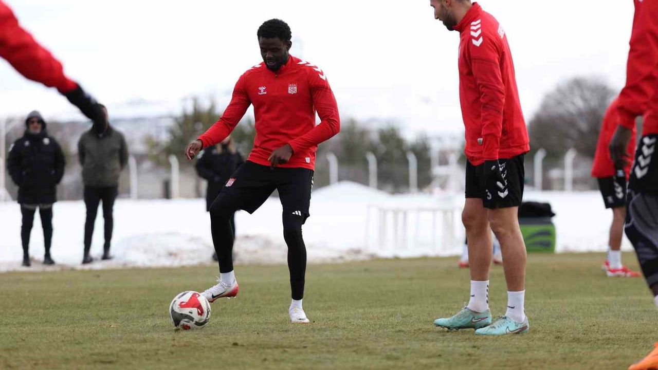 Sivasspor, Erzurumspor maçı hazırlıklarını tesislerde sürdürdü