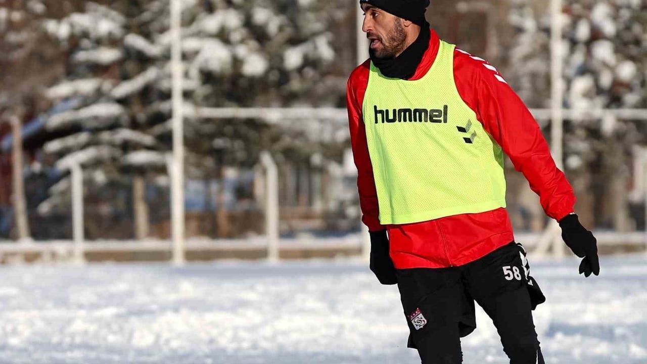 Sivasspor, sıfırın altında 15 derecede idmanla Erzurumspor FK maçına hazırlanıyor