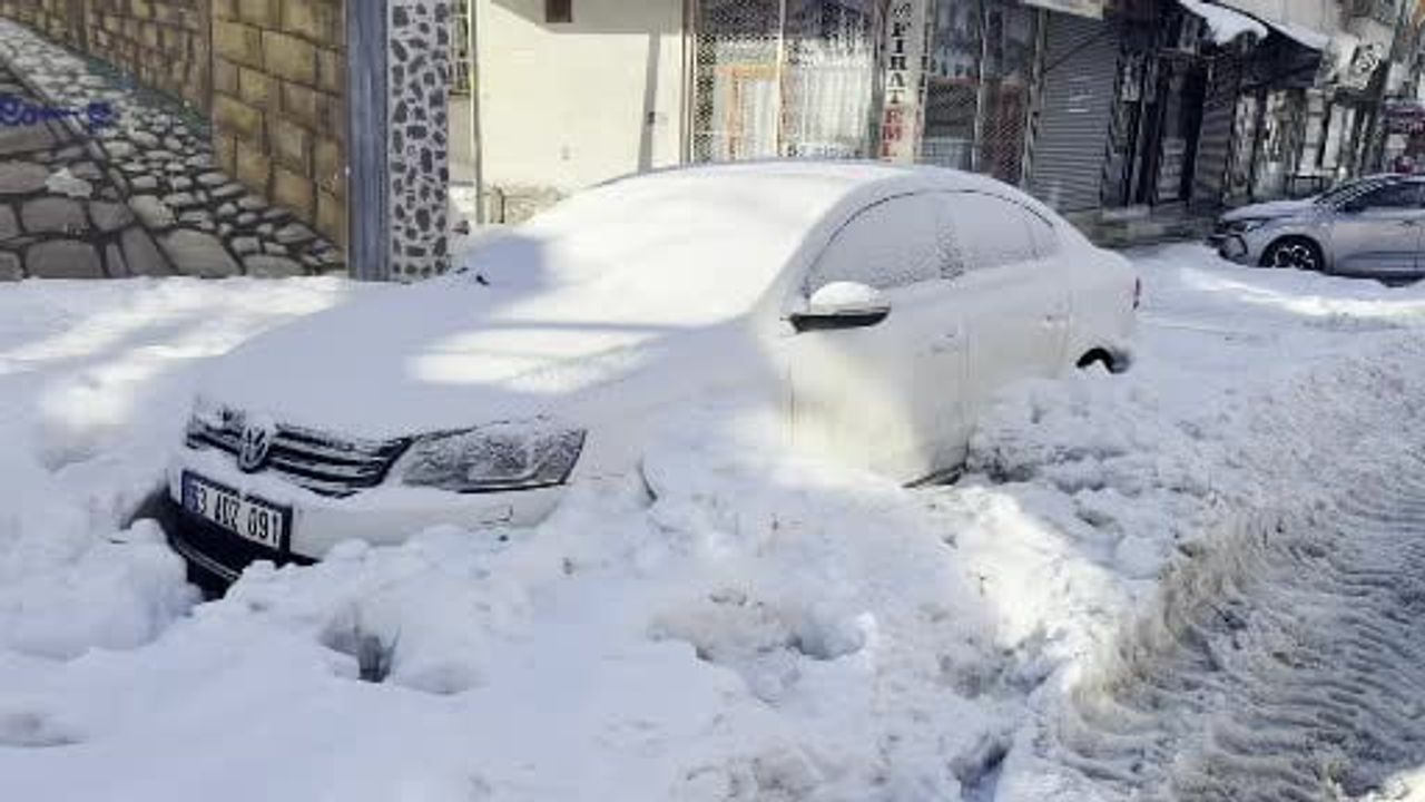 Siverek'te iki gün süren kar ve buzlanma günlük yaşamı etkiledi
