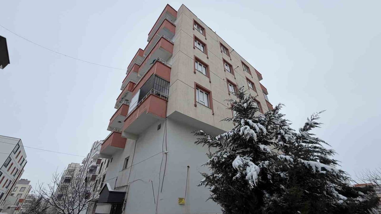 Siverek'te kombi bacasının yerinden çıkması sonucu 13 kişi doğalgazdan etkilendi