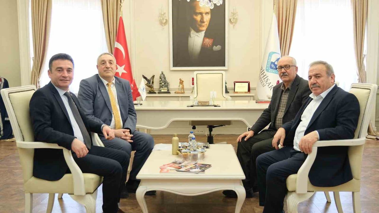 Sivrihisar'a kütüphane otobüsü: Tuzlukçu ve Sivrihisar Belediyelerinden ortak hizmet