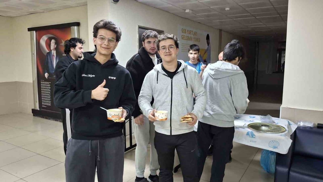 Sivrihisar Müftülüğü'nden KYK öğrencilerine final morali: Çorba ikramı ve destek