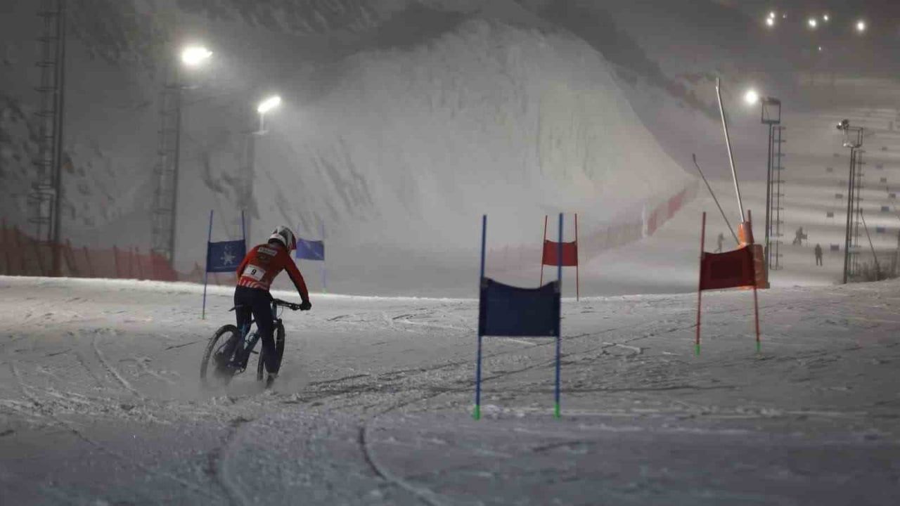 Snowbike Türkiye Şampiyonası Erzurum’da: Akhisarlı sporculardan kayda değer dereceler