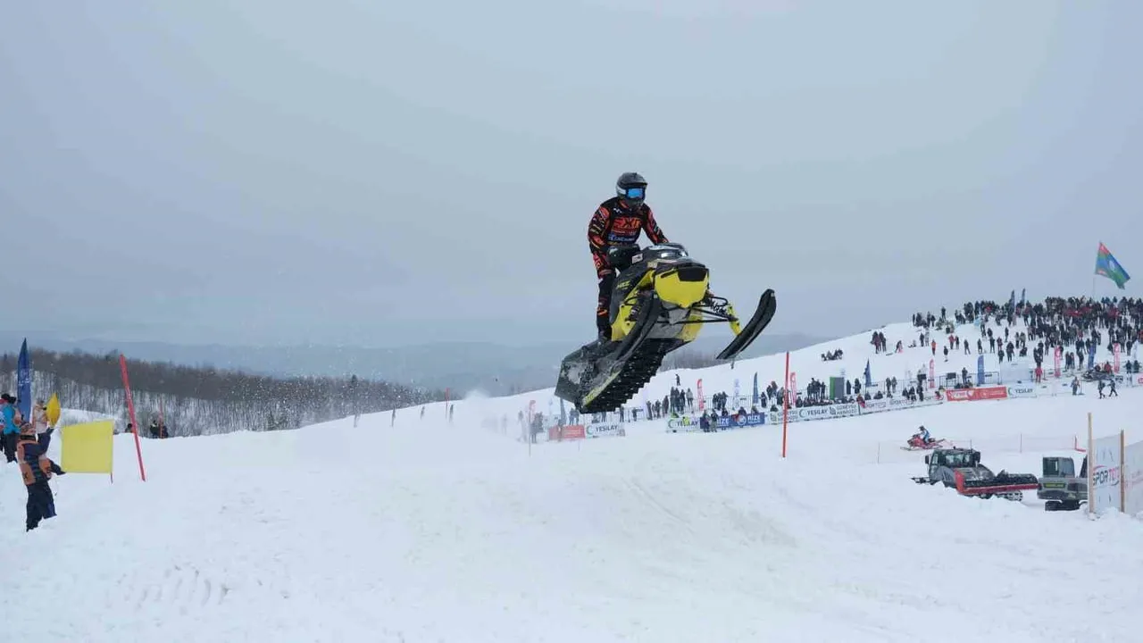 SNX Türkiye Dünya Kar Motosikleti Şampiyonası Rize Handüzü Yaylası'nda başladı