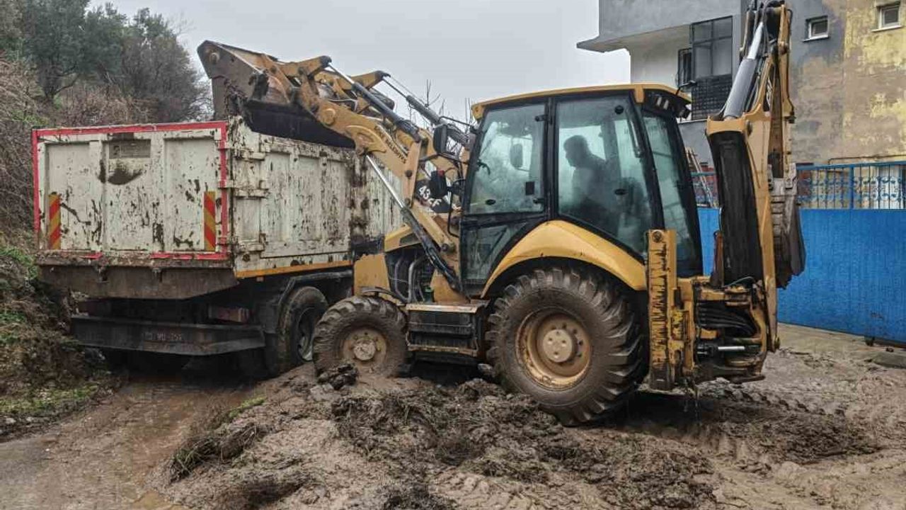 Söke'de selin yaraları sarılıyor: Belediye ve Büyükşehir ekipleri sahada