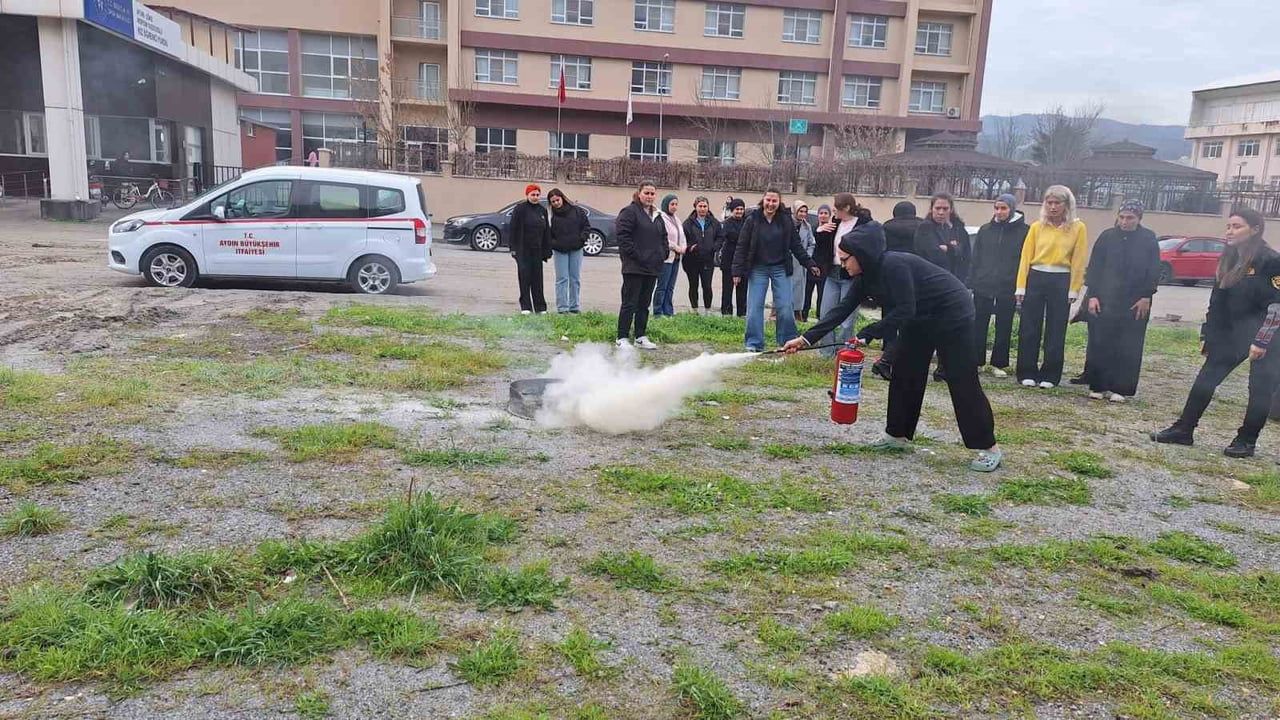 Söke'de üniversite yurdunda temel yangın eğitimi ve tatbikat yapıldı