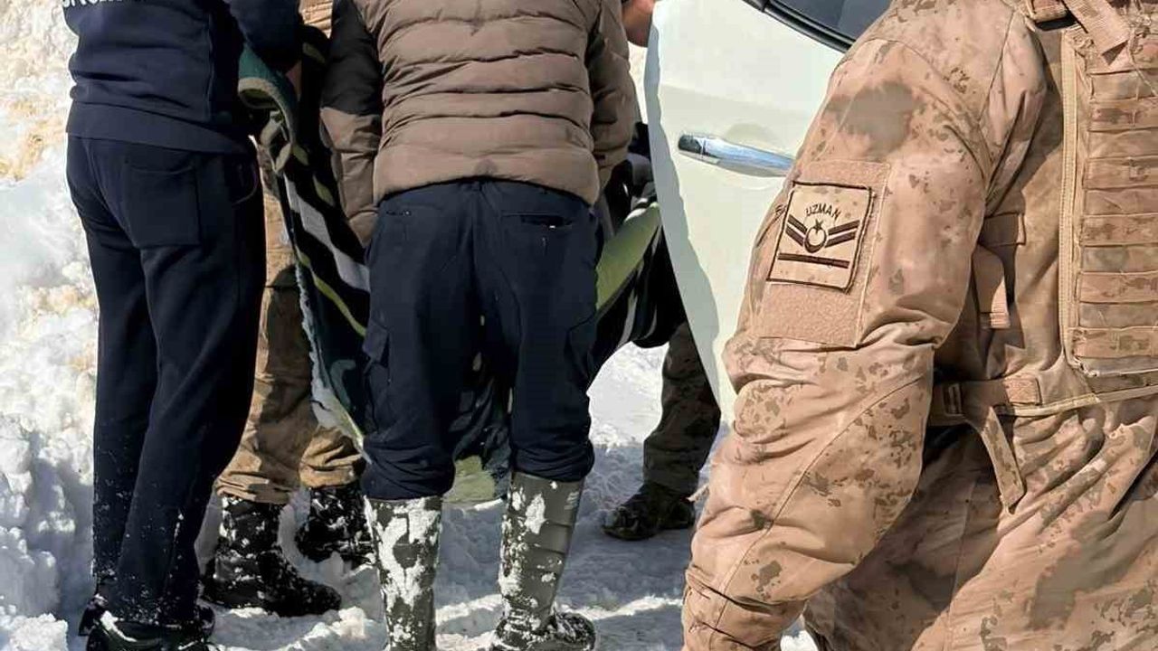 Solhan'da sobadan sızan karbonmonoksit zehirlenmesi: Ekipler iş makinesiyle hastaya ulaştı