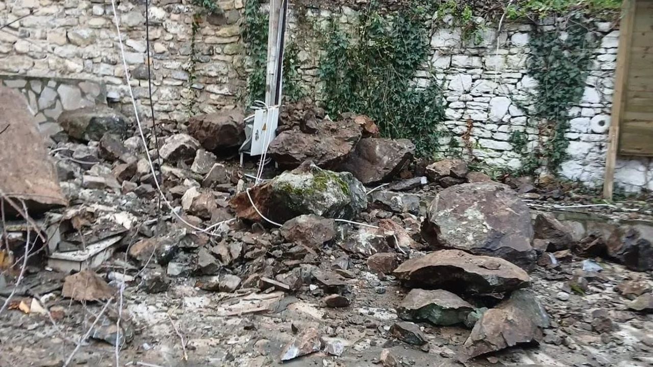 Soma Darkale Mahallesi'nde Heyelan: 40 Oluk Çeşmeleri Riskli Bölge İlan Edildi