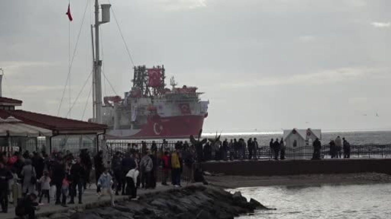 Sondaj Gemisi Yıldırım Çanakkale Boğazı’ndan Geçerek Karadeniz Görevine Hazırlanıyor