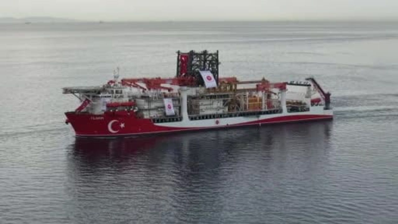 Sondaj Gemisi Yıldırım İstanbul Boğazı'na Yaklaştı: Karadeniz Görevine Doğru