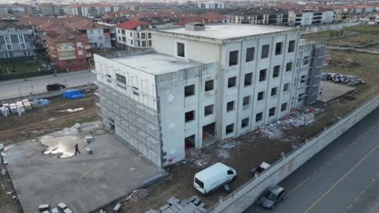 SUBÜ, Karasu’da 11 Yıl Atıl Kalan Bilişim Teknolojileri MYO Ek Binasını Yeniden İnşa Ediyor