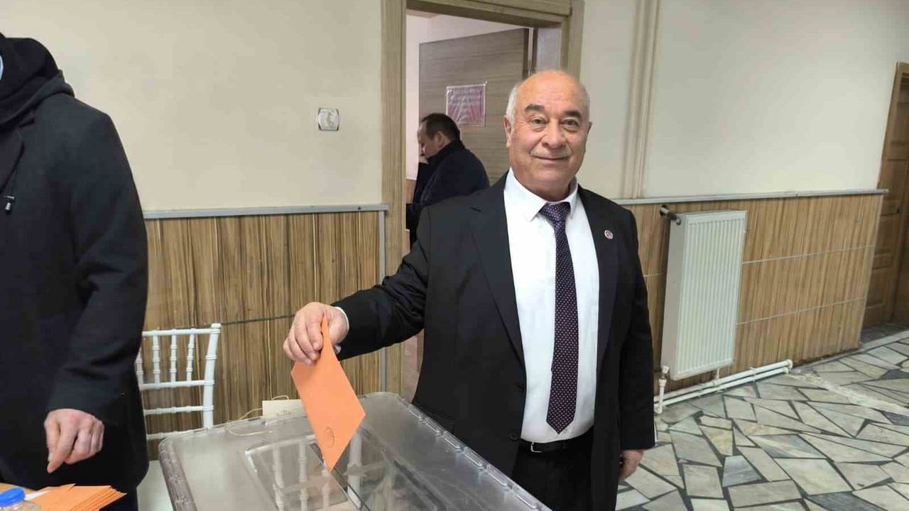 Şuhut Şoförler ve Otomobilciler Esnaf Odası'nda Mahmut Öz güven tazeledi