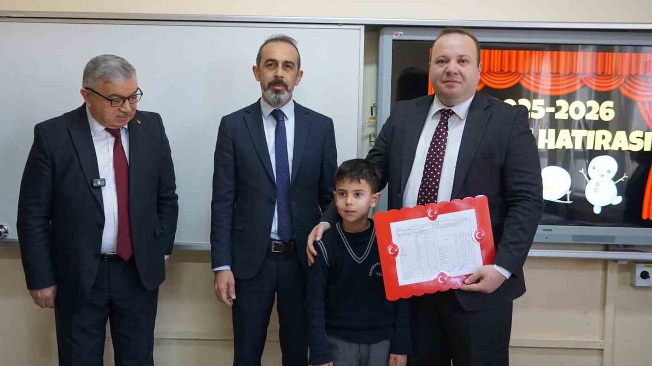 Şuhut’ta 2025-2026 Birinci Dönem Karneleri Dağıtıldı