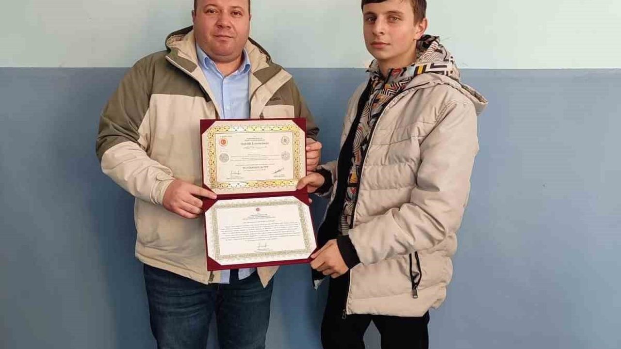 Şuhut’ta Hafızlık İcazet Töreni: Bölge Yatılı Erkek Hafızlık Kur’an Kursunda Kutlama