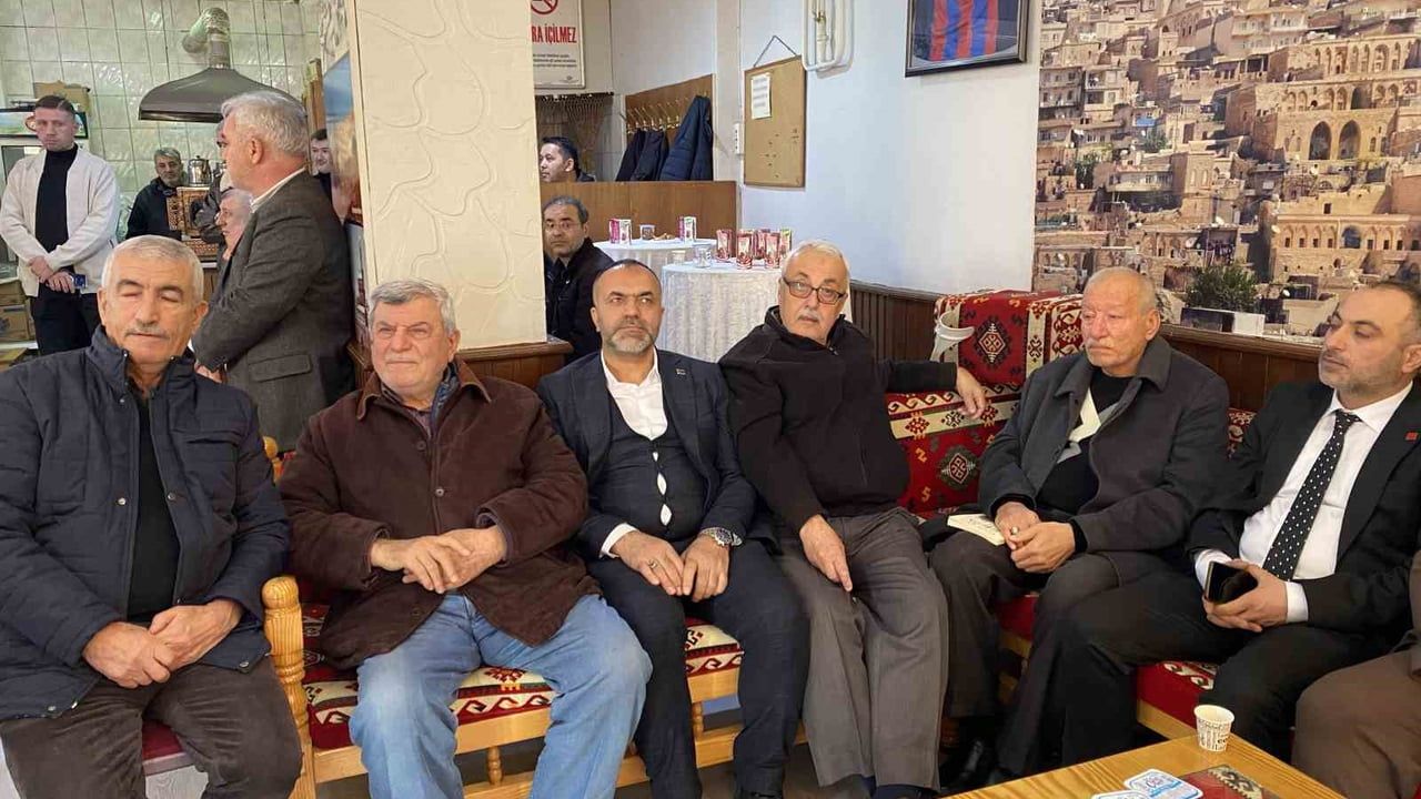 Sultan Karaaslan, hayatını kaybeden kızı Ekin için 'Benim Adım Ekin' kitabını tanıttı