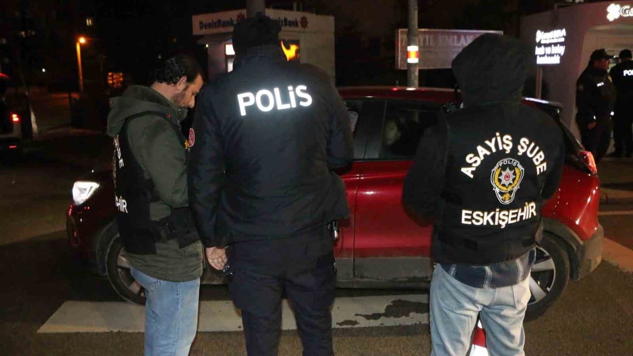 Sultandere Mahallesi'nde asayiş ve trafik denetimi: 502 kişi sorgulandı, 5 araca 38 bin 610 TL ceza
