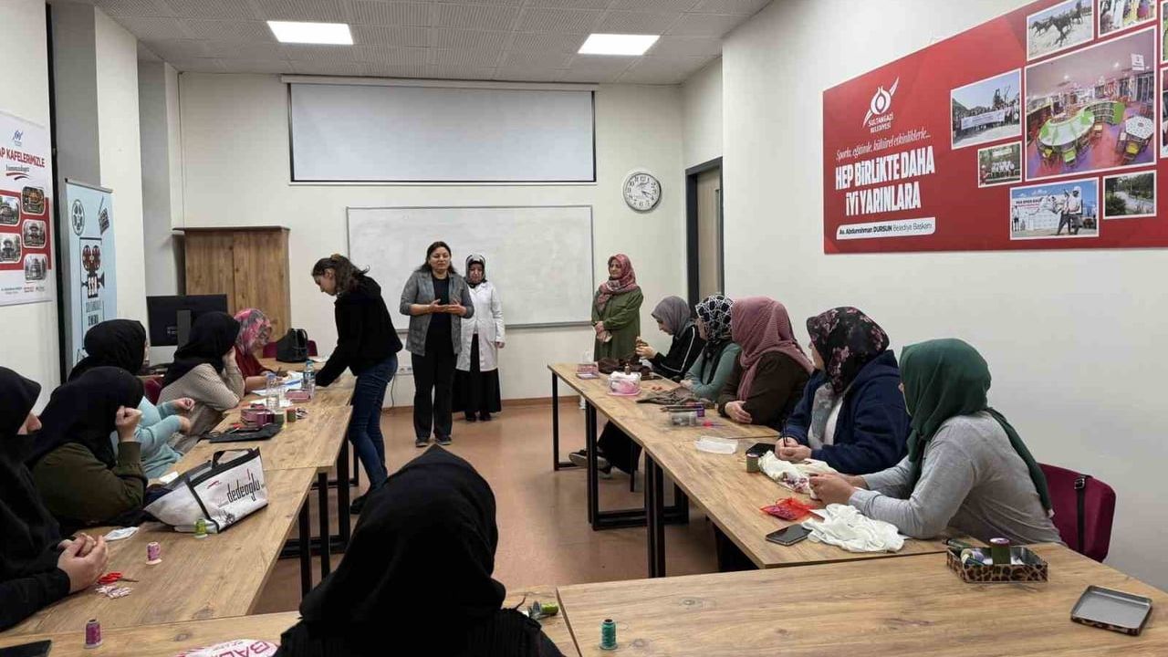 Sultangazi'de Dönüştüren Eller Atölyesi: Atıklara Yeni Kullanım Alanı Sağlanıyor