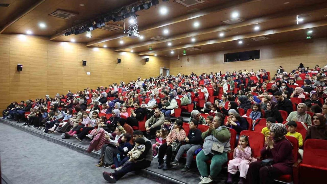 Sultangazi'de yarıyıl etkinlikleri: tiyatro, sinema ve çocuk gösterileri