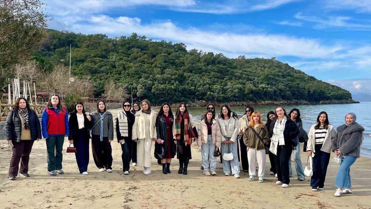 Sultanhisar KYK öğrencileri Kuşadası gezisiyle moral depoladı